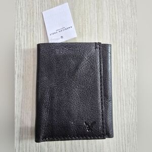 American Eagle Outfitters Black Trifold Leather Wallet NWT Mark On Back See Pic